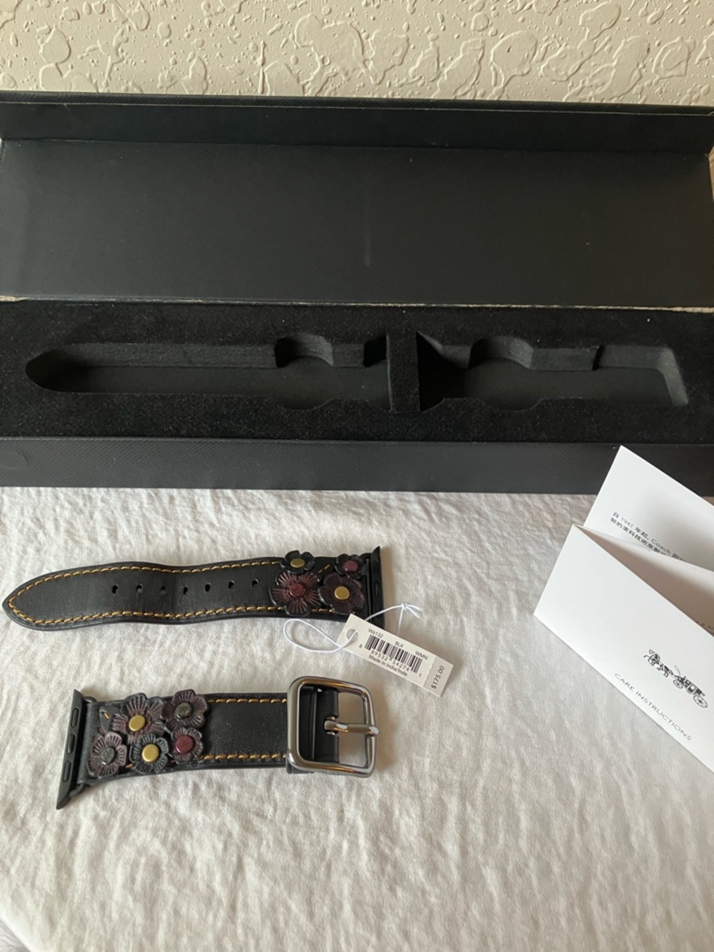 Coach: 2016 Black Leather Tea Rose Appliqué Apple Watch Band- 38mm-40mm- IOB - Picture 4 of 12